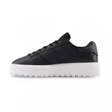Championes New Balance modelo 302, de diseño urbano con plataforma. Presentan una capellada de cuero negro con el logo de la marca en tono sobre tono y una suela de goma blanca de gran altura.