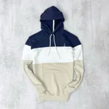 Canguro con capucha color beige, azul marino y blanco, con bolsillo tipo canguro y cordones ajustables.