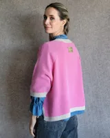 Sweater celeste de lana lambswool con cuello redondo y mangas 3/4.
