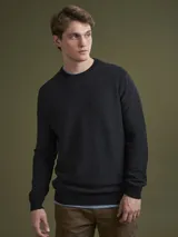 Sweater cuello redondo de tejido de punto, con puños y ruedo acanalados.