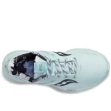 Championes Saucony Ride 15 Runshield de dama, color celeste con detalles en negro y suela color borgoña.