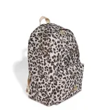 Mochila Adidas con estampado animal print tipo leopardo en tonos beige, marrón y blanco, con compartimento principal y bolsillo delantero con cierre, y logo dorado de la marca en la parte inferior.