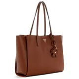 Cartera tipo tote de cuero sintético color marrón de la marca Guess, modelo Lucci. Cuenta con doble asa para el hombro, herrajes dorados, placa triangular con el logo de la marca en el frente y un dije colgante en forma de flor.