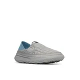 Slip on Merrell modelo Hut Moc 2, de diseño acolchado en color gris cemento con detalle de talón plegable en color azul. Presenta una estructura ligera con suela de EVA y refuerzos elásticos para facilitar su colocación.
