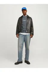 Buzo gris de manga larga y cuello redondo, marca Jack & Jones Originals.