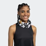 Cuello multifuncional Buff Pro-Team Coolnet Uv con estampado de letras en blanco y negro, y logo de la marca en amarillo.