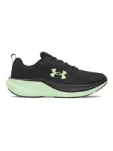 Championes de running Under Armour modelo Assert 11, color negro con detalles en verde lima en la mediasuela y el logo lateral. Presentan una parte superior de malla transpirable con revestimientos de cuero y amortiguación Charged+ en la mediasuela.