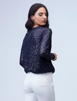 Blusa de fiesta color borgoña, marca Ninety, confeccionada en microtul bordado con lentejuelas. Tiene escote en V cruzado, ruedo elastizado y forro interno a tono.