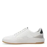 Championes urbanos Democrata modelo Guzma, color blanco con detalles en azul marino y suela de goma color caramelo. Presentan diseño acordonado con perforaciones decorativas en el lateral y refuerzo en el talón.