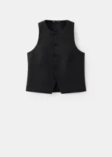 Chaleco negro de mezcla de lino y algodón, con cuello redondo, sin mangas y cierre delantero de botones alamares.