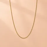 Collar de cadena Grumet en oro 10K, de diseño fino y eslabones entrelazados.