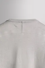 Remera de entrenamiento regular fit de Zara Athleticz, confeccionada en tejido técnico verde melange con estructura, ligero y elástico. Cuenta con tecnología Quick Dry nivel 2, cuello redondo, manga corta, costuras planas y detalle de logo estampado.