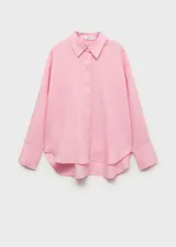 Camisa rosa de lino, de corte oversize, manga larga con puños abotonados y cuello camisero.