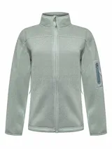 Campera de polar con cierre completo, cuello alto y bolsillo con cierre en la manga. Confeccionada con fibras recicladas, presenta un diseño funcional ideal para actividades al aire libre.