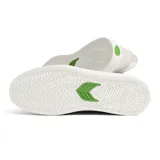 Championes urbanos de caña baja, color blanco, con detalles en gamuza y logo plateado en el lateral.