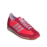 Championes Adidas SL 72 OG W, color rojo con detalles en lila y suela marrón.