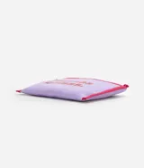 Cartera plegable Renner, color lila con asas y detalles en rojo, estampado frontal con el texto "muchas coisas.".