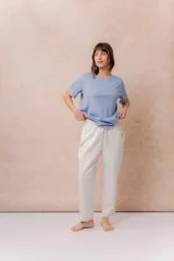 Pantalón de jogging blanco de corte relajado y pierna recta, con cintura elastizada y bolsillos laterales.