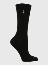 Calcetín de largo medio color negro, con puño suave y logo bordado del perro característico de la marca en la parte superior.