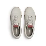 Championes Merrell Sprint Anthem Ltr para hombre, de estilo retro inspirados en el running de los años 70. Confeccionados en una combinación de gamuza y malla transpirable en tonos gris y beige, con la característica letra "M" en el lateral. Suela exterior de goma con detalle envolvente en la puntera y el talón.