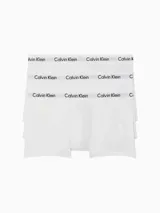 Pack de tres boxers tipo trunk Calvin Klein, confeccionados en algodón suave con elástico. Presentan un diseño de corte bajo con la icónica cinturilla elástica de la marca con el logo estampado.