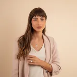 Esclava de alambre redondo en plata 925 con dije de medalla colgante circular.