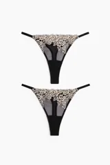 Pack de dos colaless tipo thong, color negro, con paneles de malla transparente y detalle de encaje floral en color beige claro en la parte superior. Poseen laterales finos y refuerzo interior.