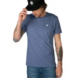 Remera azul de manga corta con cuello redondo y logo pequeño estampado en el pecho.