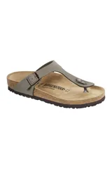 Sandalias Birkenstock modelo Gizeh, color gris, con tira de cuero sintético Birko-Flor® ajustable con hebilla metálica. Plantilla anatómica de corcho y látex, forrada en gamuza. Suela de goma EVA.