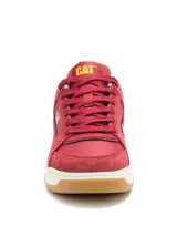 Championes Caterpillar modelo Theorem para hombre, de color rojo con detalles en blanco y suela de goma marrón. Confeccionados en ante y nylon, cuentan con entresuela de EVA para mayor amortiguación y diseño de inspiración urbana.