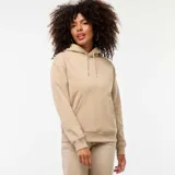 Buzo color beige liso, con capucha con cordones ajustables, bolsillo tipo canguro y puños y cintura acanalados.