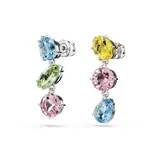 Aros colgantes asimétricos con baño de rodio y cristales facetados de distintos colores y formas. Cierre con tuerca a presión.