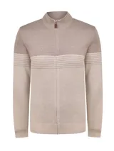 Sweater de punto RKF modelo Amalfi, en tonos beige y tostado, con cuello alto, cierre frontal completo y detalle de franjas horizontales en el pecho y las mangas.