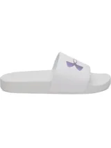Sandalia Under Armour tipo slide, color blanco con logo de la marca en violeta iridiscente en la tira superior.