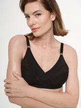 Soutien blanco de microfibra con detalle de encaje en el escote, breteles regulables y sin aro.