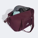 Bolso deportivo Adidas de color bordó, con asas superiores, correa ajustable cruzada y el logo de la marca impreso en blanco en la parte frontal. Cuenta con cierre superior y bolsillo frontal con cremallera.
