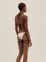 Bikini de cobertura media con estampado de cebras, tiras finas regulables y forro de poliamida.