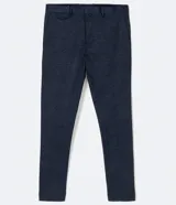 Pantalón de vestir negro, corte super slim, con bolsillos laterales y traseros.