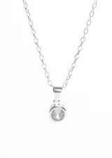 Cadena de plata 925 con dije de punto de luz engarzado con zirconia.