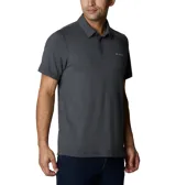 Polo de manga corta Columbia, confeccionado en tejido técnico hidroabsorbente con tecnología Omni-Wick y protección solar Omni-Shade. Presenta cuello clásico con cierre de tres botones y logo de la marca estampado en el pecho.