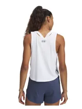 Short deportivo de doble capa Under Armour, compuesto por un short exterior ligero y un short de compresión integrado. Presenta cintura ancha y plana, y cuenta con tecnología repelente al agua y protección solar.