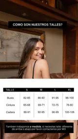 Body blanco de encaje con escote pronunciado y breteles regulables.