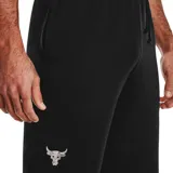 Short deportivo Under Armour Project Rock Terry de hombre, color negro con logo de la marca en la pierna izquierda.