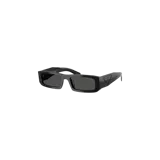 Lentes de sol Prada modelo Pr D09sd, con armazón rectangular de acetato negro y micas oscuras. Cuenta con el logotipo triangular de la marca en las patillas.