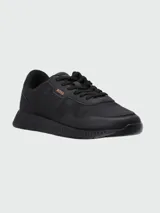 Zapatillas urbanas Boss modelo Titanium Runn, color negro con logo en naranja en el lateral.