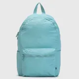 Mochila Bubba de diseño minimalista y ligero, color turquesa. Cuenta con un compartimento principal con cierre, un bolsillo frontal organizador con cierre y bolsillos laterales para botellas. Es plegable y compacta, ideal para viajes.