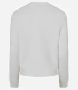 Cardigan de punto con textura acanalada, cuello redondo, manga larga y cierre frontal con botones metalizados dorados. Presenta dos bolsillos frontales tipo parche.