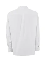 Camisa de manga larga color blanco de la marca RKF, modelo Wortravel. Cuenta con cuello italiano, cierre frontal de botones y un sutil logo bordado en el pecho.