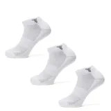 Pack de tres pares de medias tipo soquete de corte bajo, color blanco, con tejido transpirable en el empeine y logo de la marca bordado en el tobillo.