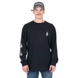 Remera negra de manga larga con logo Volcom pequeño en el pecho y logos grandes en la manga izquierda.